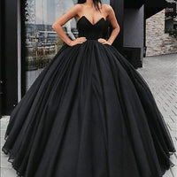 Luxurious And Noble Bride's Long Skirt