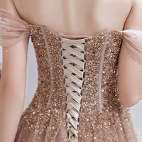 Performance Art Of The Host's Long Skirt At The Fashion One-shoulder Annual Meeting