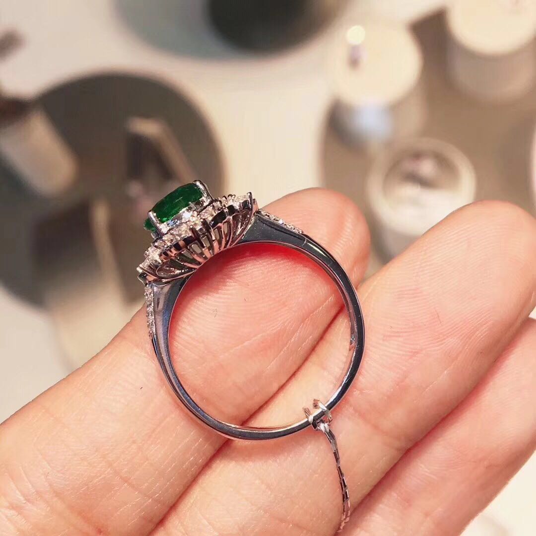 New Natural Colombian Emerald Ring