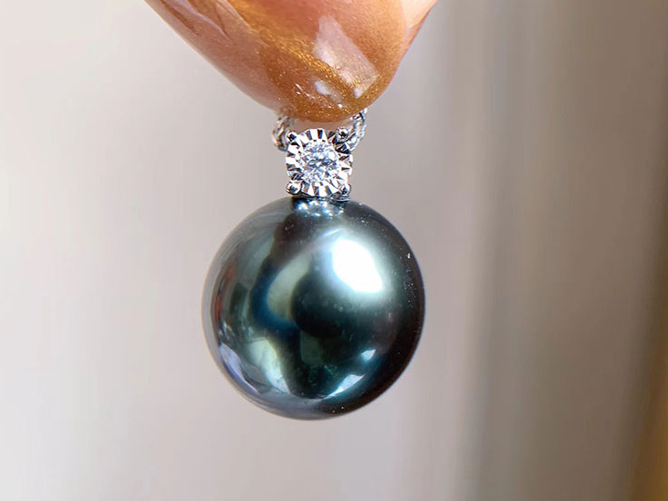 Round 14mm flawless pearl pendant